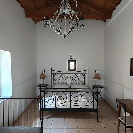 The Arch Logothetianika