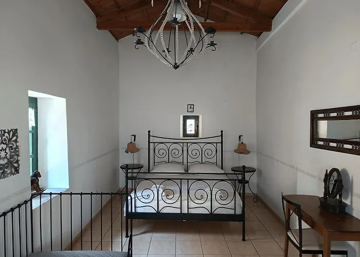 The Arch Logothetianika